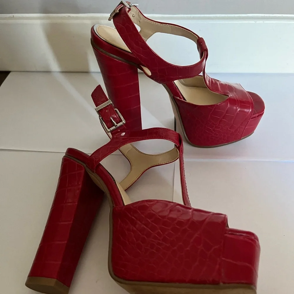 High heels - Picture 3 of 3